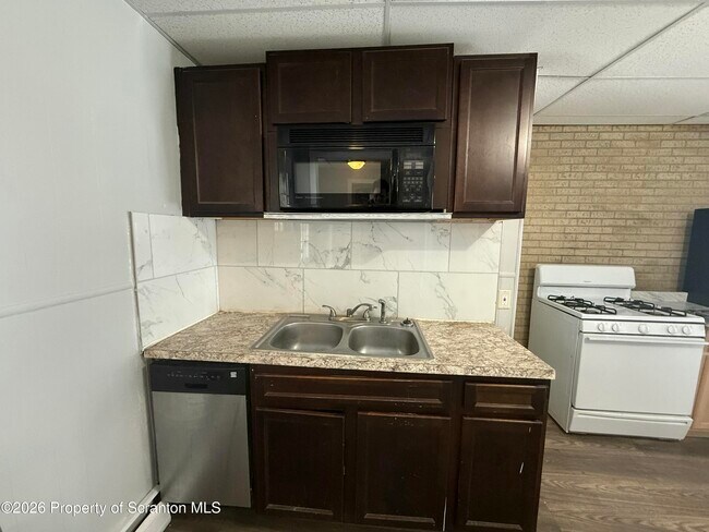 Photo - 375 Grove St