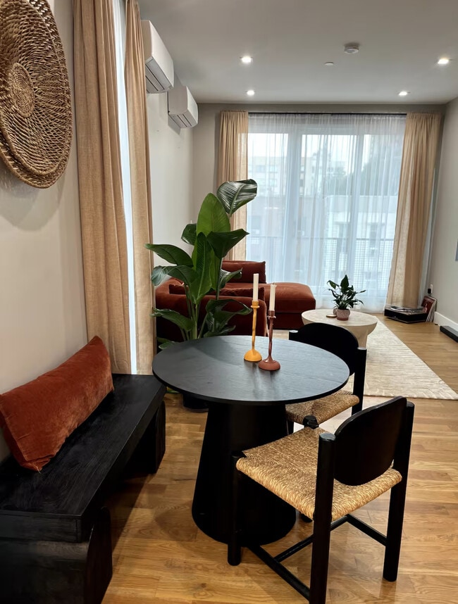 Building Photo - 864 Madison St Unit 3A