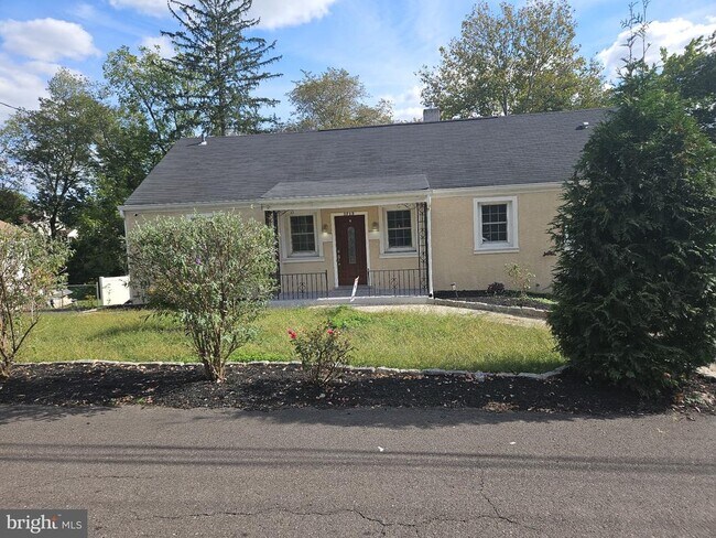 Photo - 1715 Hazel Ave