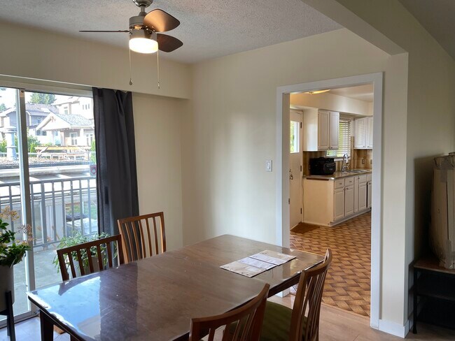 Photo - 7037 Gibson St