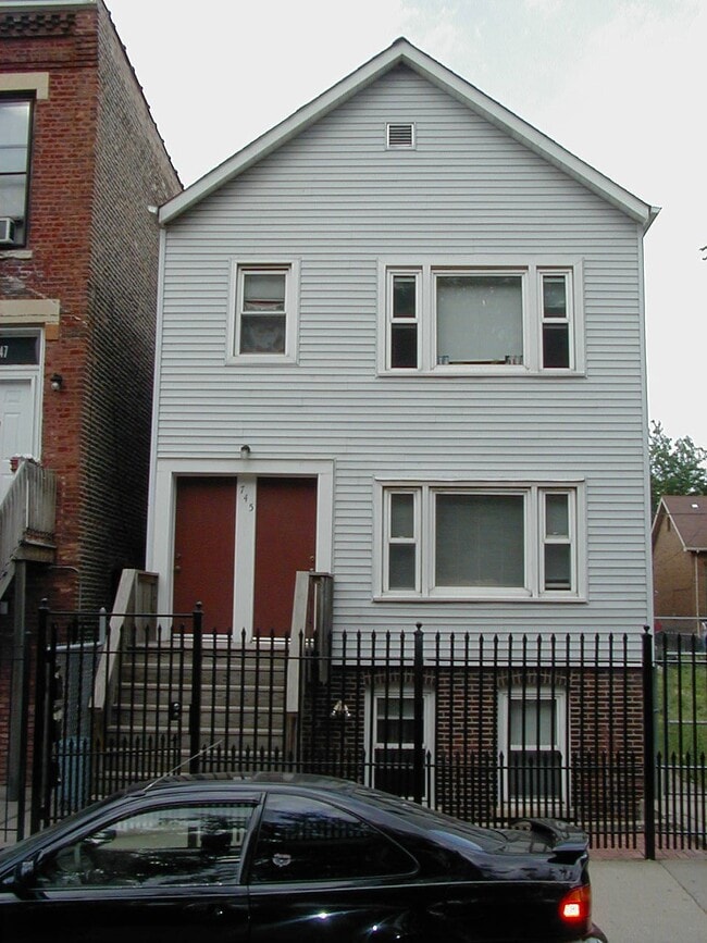 745 N Throop front - 745 N Throop St Unit #1 Rental
