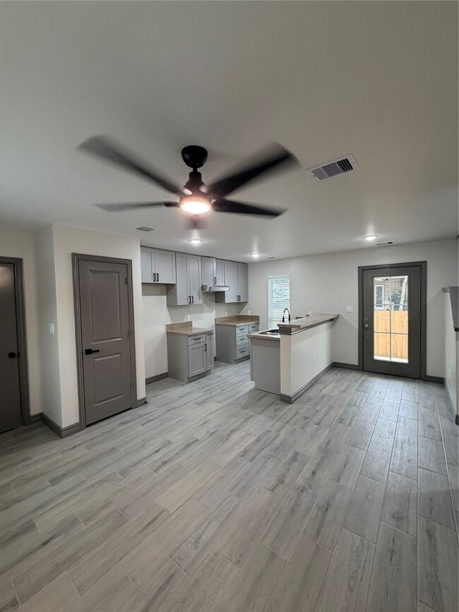 Photo - 5400 Pine Ave