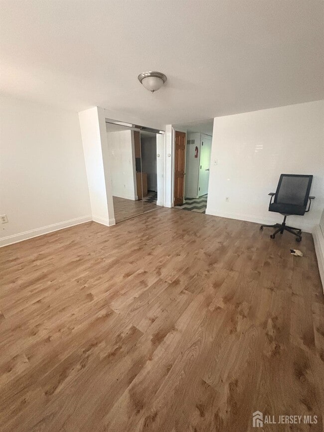 661 Catherine St Unit 1C
