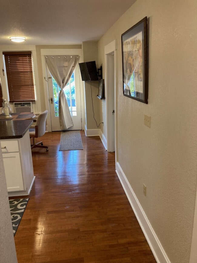 Fotografía del edificio - 118 Pine St Unidad #2 FURNISHED