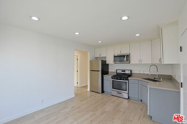 Photo - 1277 W 23rd St Unit 3