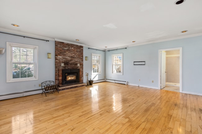 Photo - 605 Old Wellington Rd