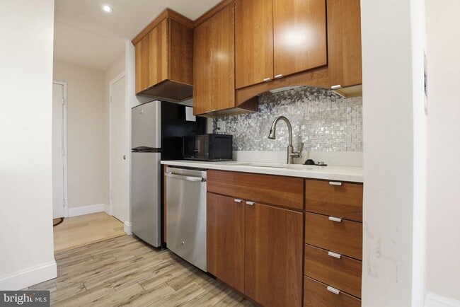 Photo - 4520 King St Unit 804
