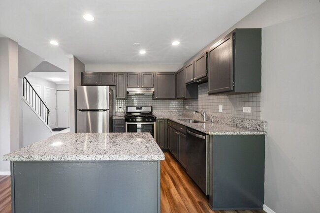 Photo - 3060 Winchester Ct W Townhome