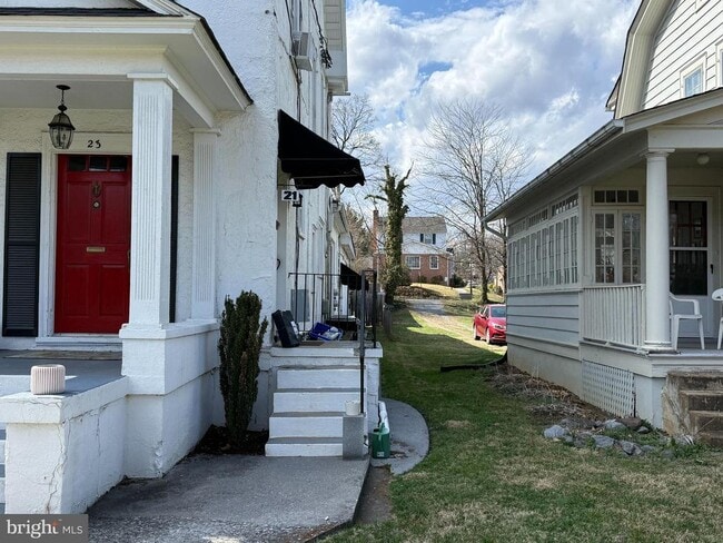 Building Photo - 21 S Stewart St