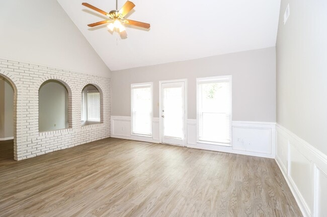 Photo - 6753 Devenshire Ln