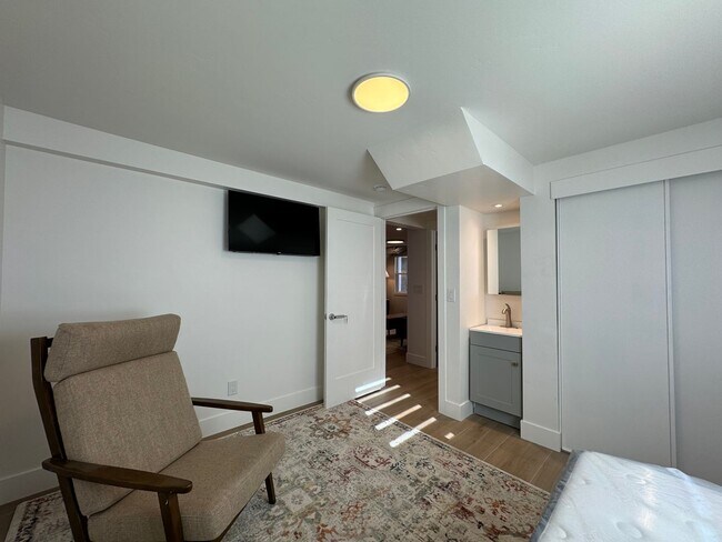 Photo - 468-470 Claremont St Unidad 470 Claremont Street Basement