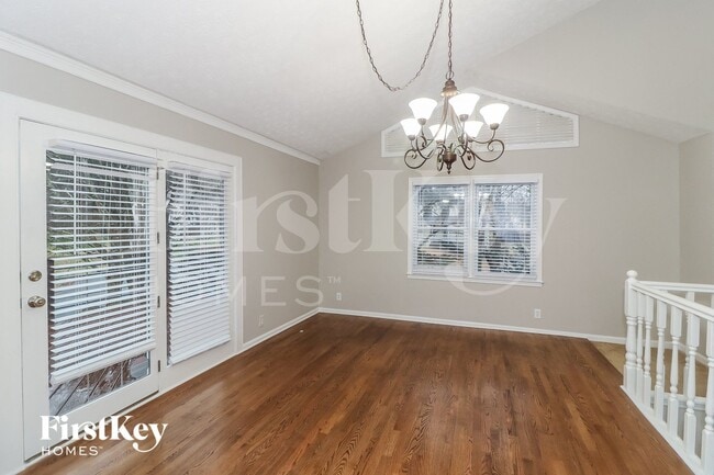 Photo - 815 Old Spring Way NE