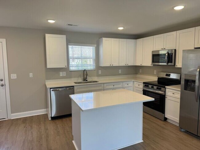 Newer End unit townhouse in Kannapolis, NC!!