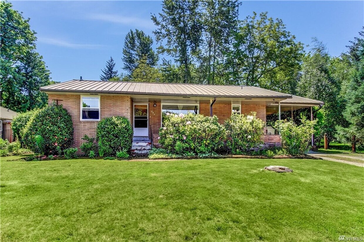 Charming 2 Bed 1 Bath Duplex in Downtown I... - Charming 2 Bed 1 Bath Duplex in Downtown I...