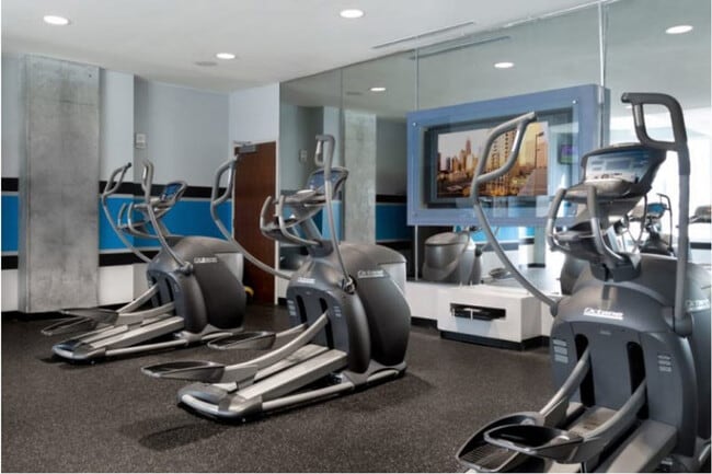 Photo - 357 W Martin Luther King Jr Blvd Unidad SI ID1344168P