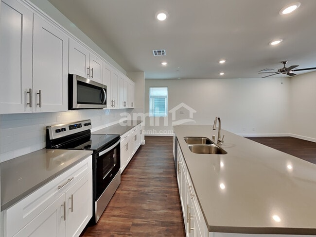 Photo - 294 Austin Bellerose Pl