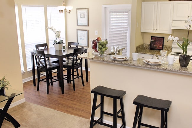 Kitchen & Dining Area