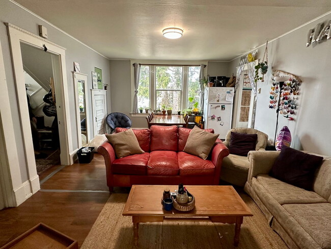 Photo - Spacious 7-Bed, 2-Bath Near Downtown Bellingham of Comfortable Living! Unit #2