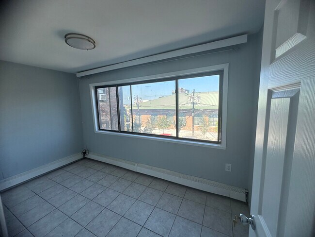 Photo - 719 18th St House