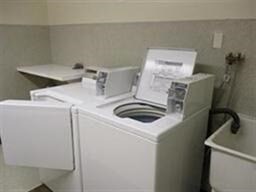 lavandería en todos los niveles - 388 Ocean Ave Unidad 601