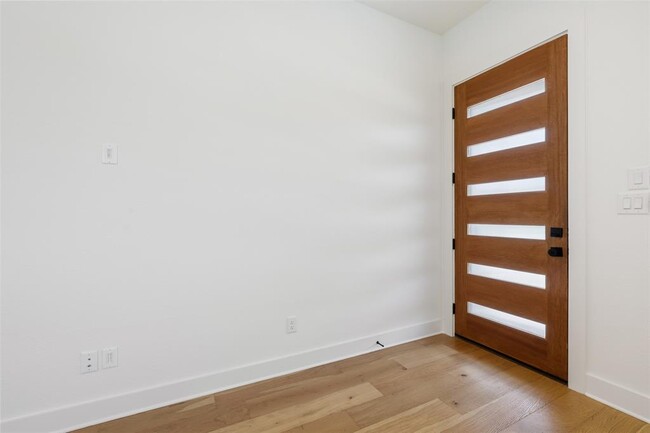 Photo - 308 E 20th St Unit 308