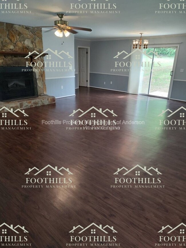 Photo - 213 Lake Forest Cir