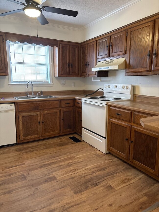 Photo - 00402 Unidad LEFT