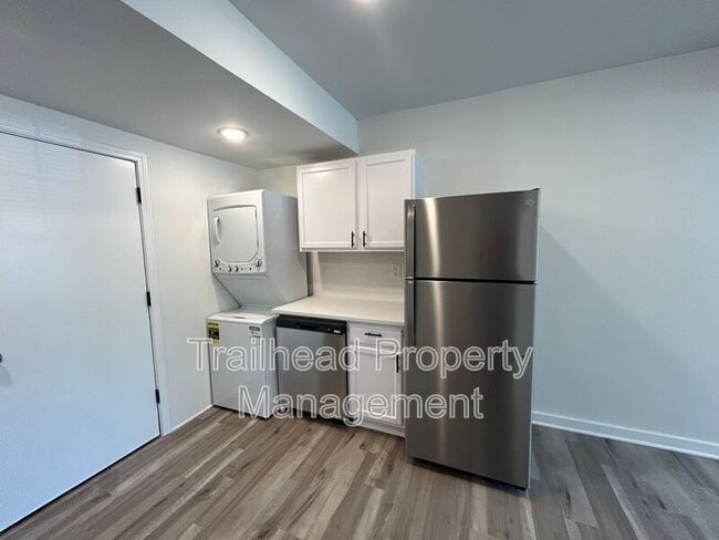Photo - 300 E Gregory Blvd