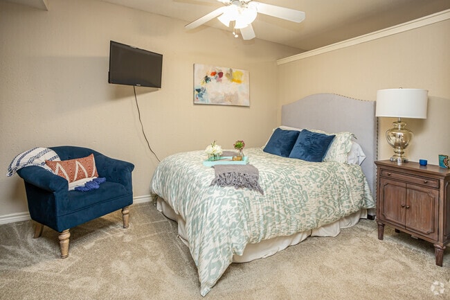 Studio, 1BA - 380SF