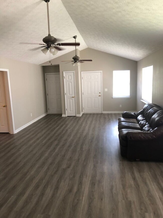 Photo - 311 Parker Pl SW