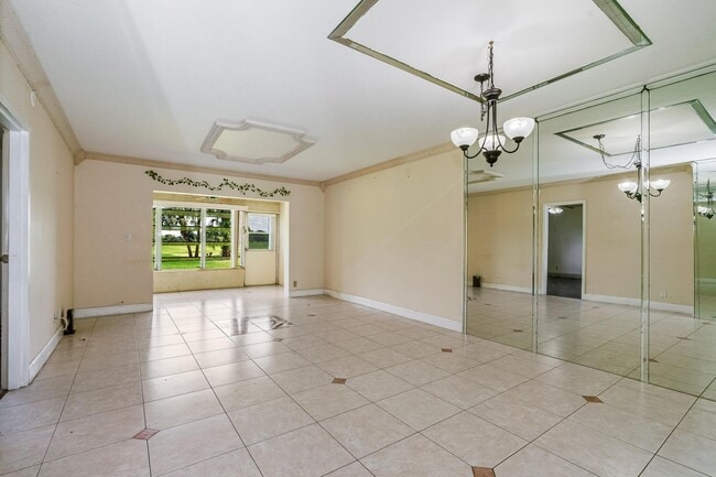 Photo - 1010 Country Club Dr Unit 108