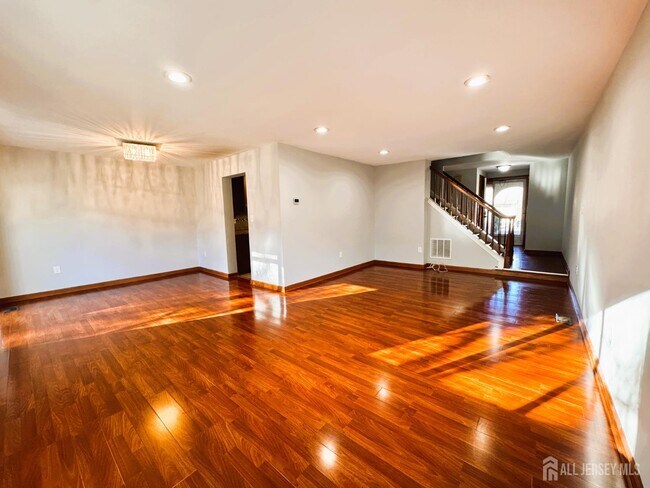 Photo - 160 Thoreau Dr