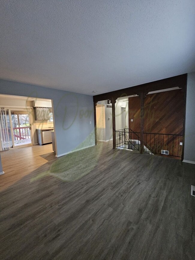 Photo - EXCELLENT LOCATION!!!