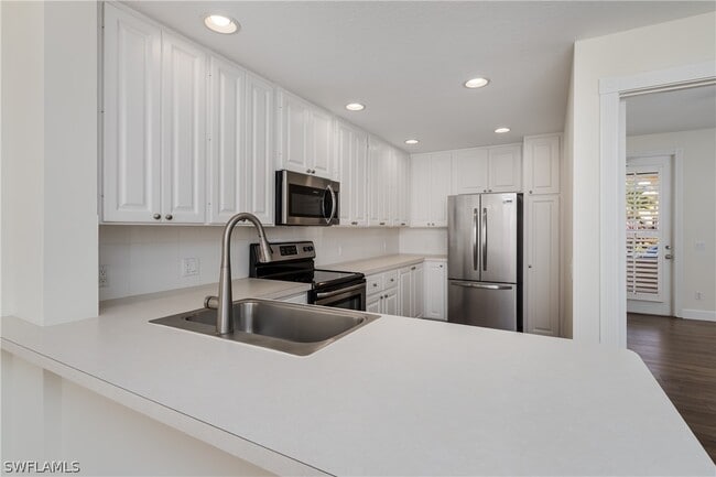 Building Photo - 28700 Alessandria Cir