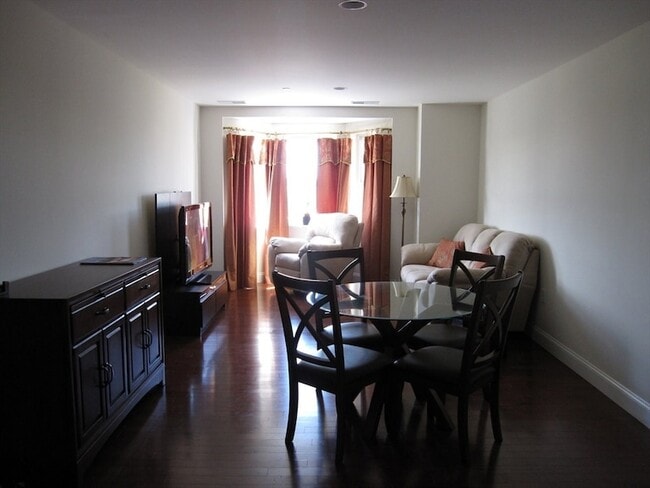 Photo - 120 Wyllis Ave Unidad 319