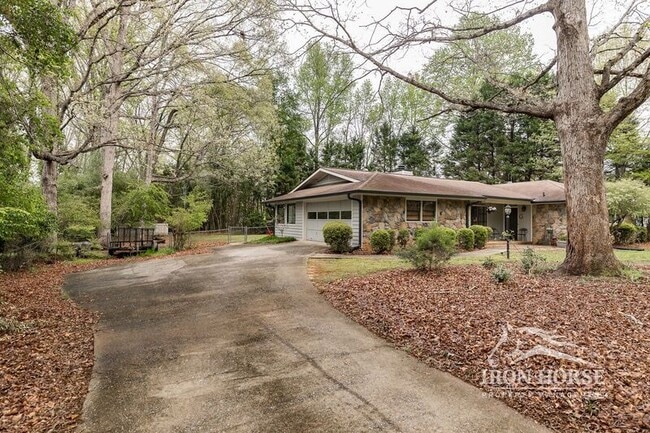 Photo - 130 Austin Dr