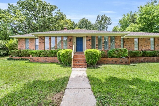Building Photo - Renovated 4 Bedroom 2 Bath Home for Rent!!