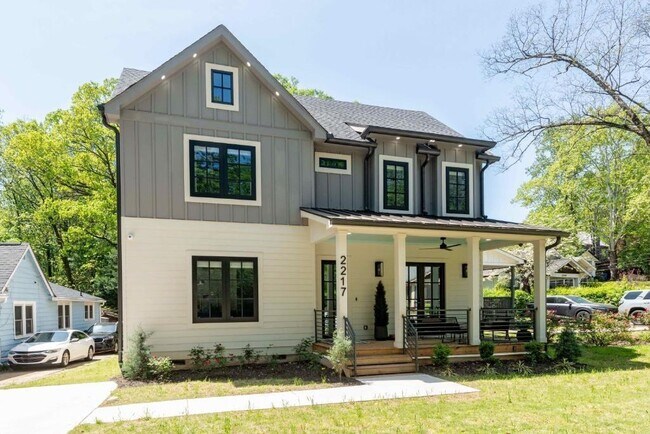 2217 Ridgedale Rd NE