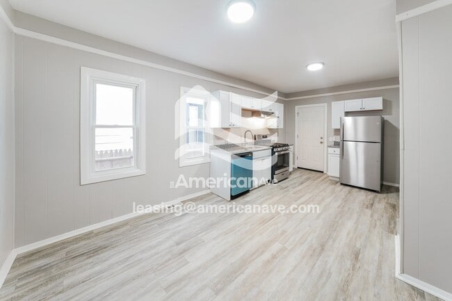 Photo - 593 Emerson St