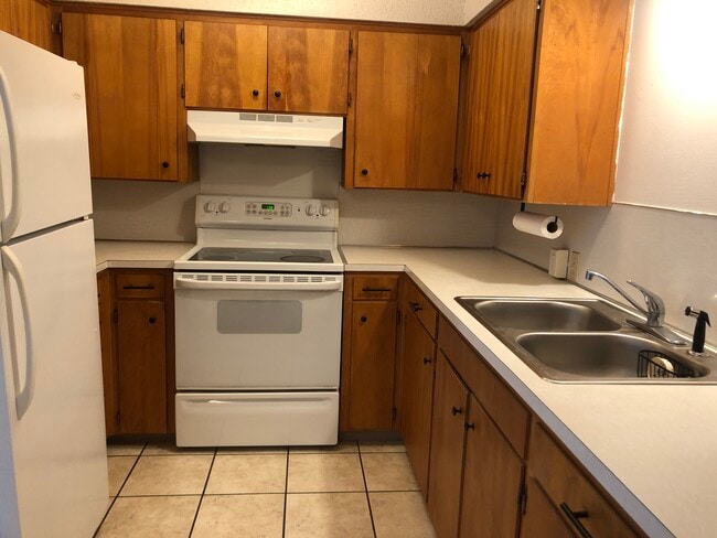 Photo - 210 NW Tingley St Unit B