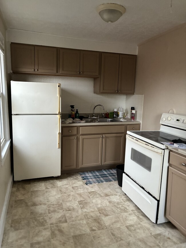 Kitchen - 422 E Bruce Ave Unidad 3