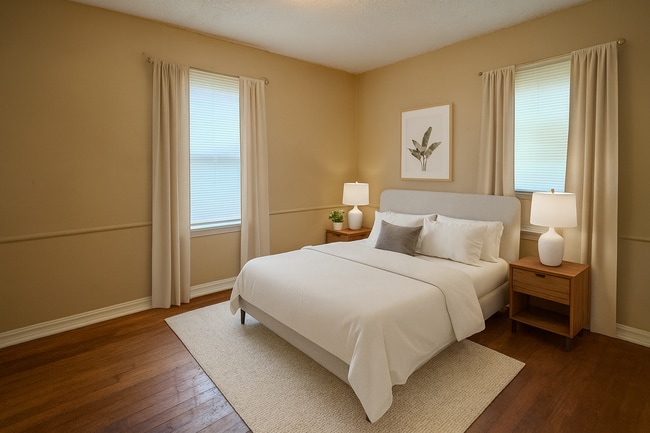 Photo - 517 E Rickenbacker Dr