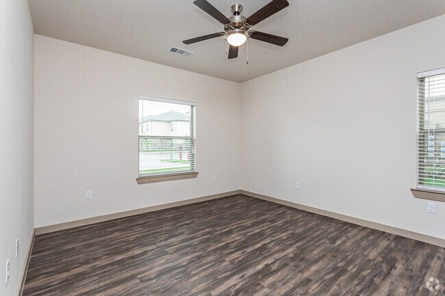 1BR, 1BA - 776SF Bedroom - The Green Jay