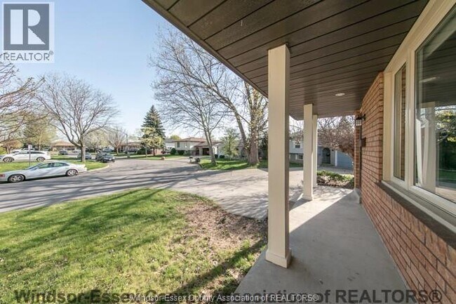 Photo - 1469 Azalia Crescent