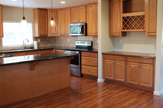 Photo - 425 Bluefield Ave