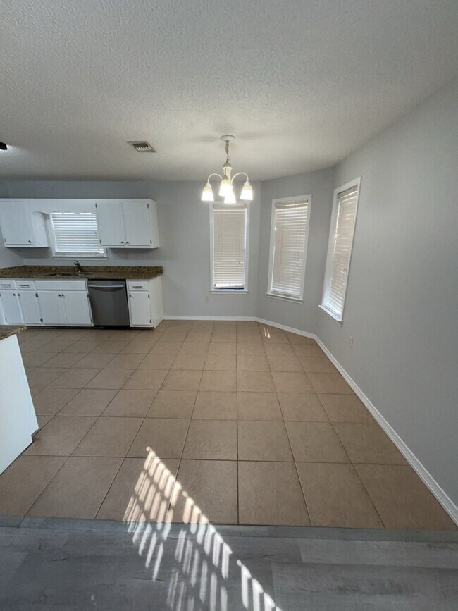 Photo - Pet friendly and ready for move in!