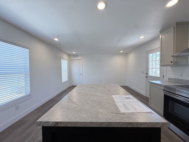 Photo - 2060 N Center St