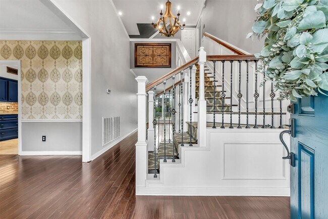 Photo - 2111 Riverside Dr