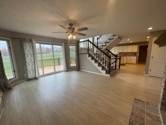 Photo - Large Home in Papillion For Rent!