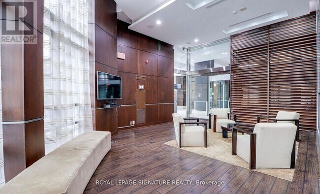 Photo - 330 Burnhamthorpe Rd W Unité 1602